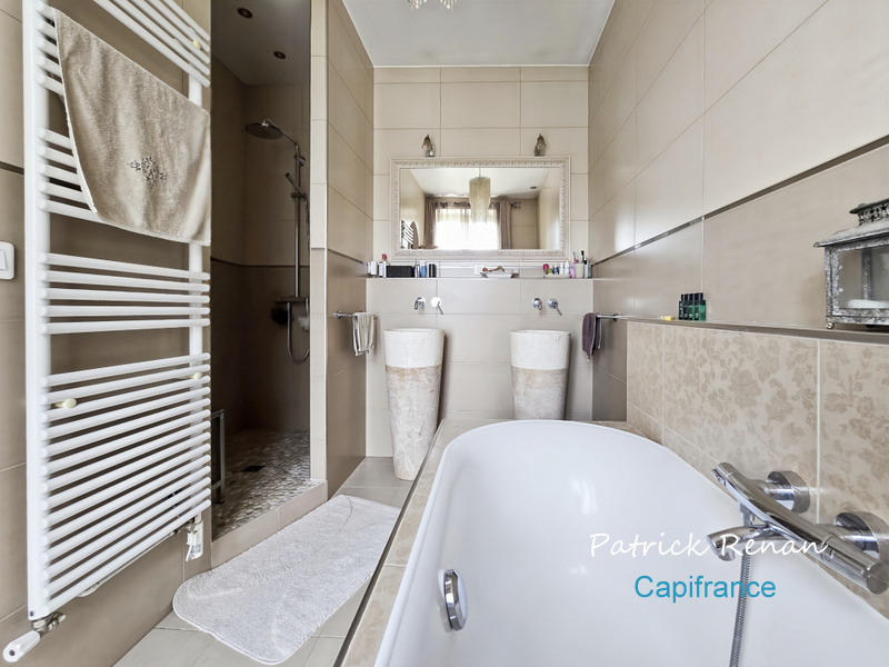 Maison bourgeoise - 237 m² - 9 pièces