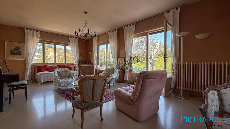 Maison - 250 m² - 8 pièces