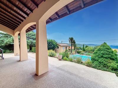 Maison - 271 m² - 5 pièces