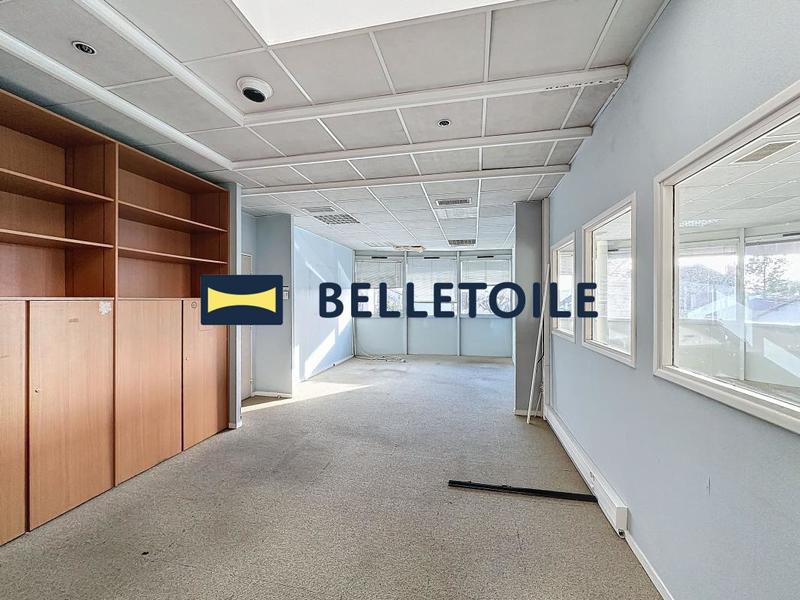 Bureau - 2 450 m²
