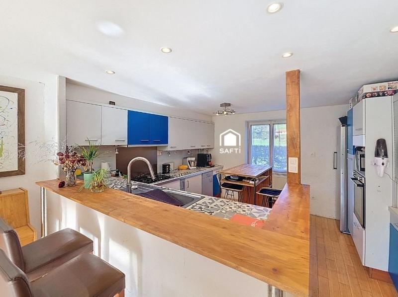 Maison - 226 m² - 8 pièces