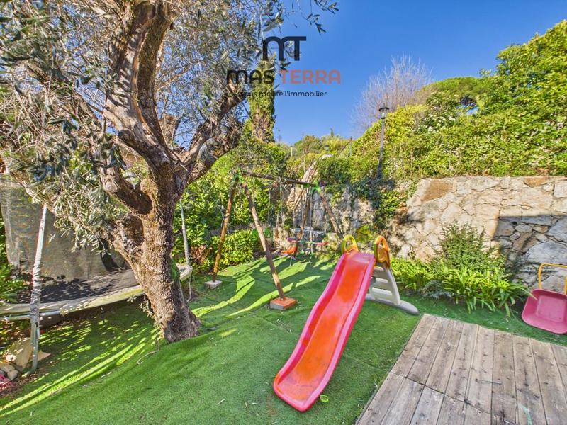 Villa - 223 m² - 9 pièces