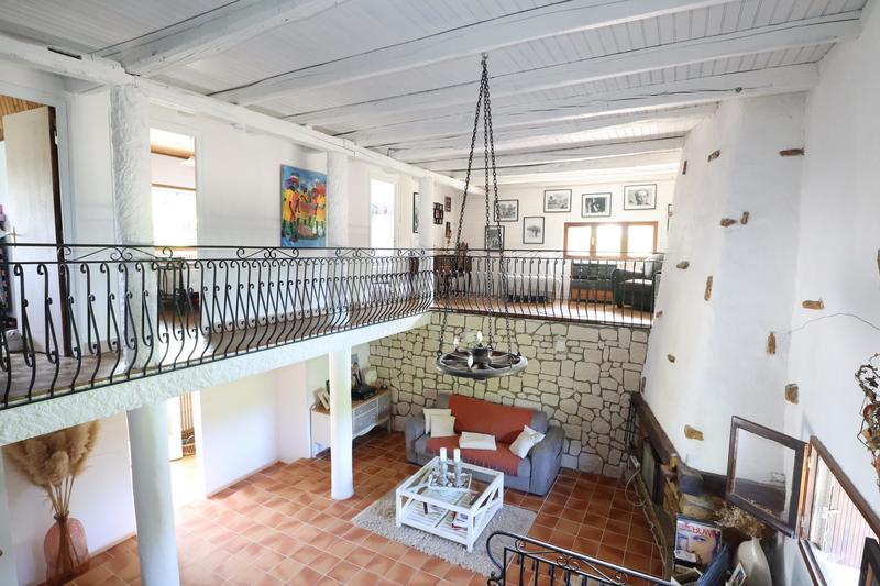 Maison - 218 m² - 8 pièces