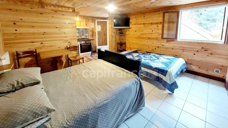 Maison - 222 m² - 8 pièces