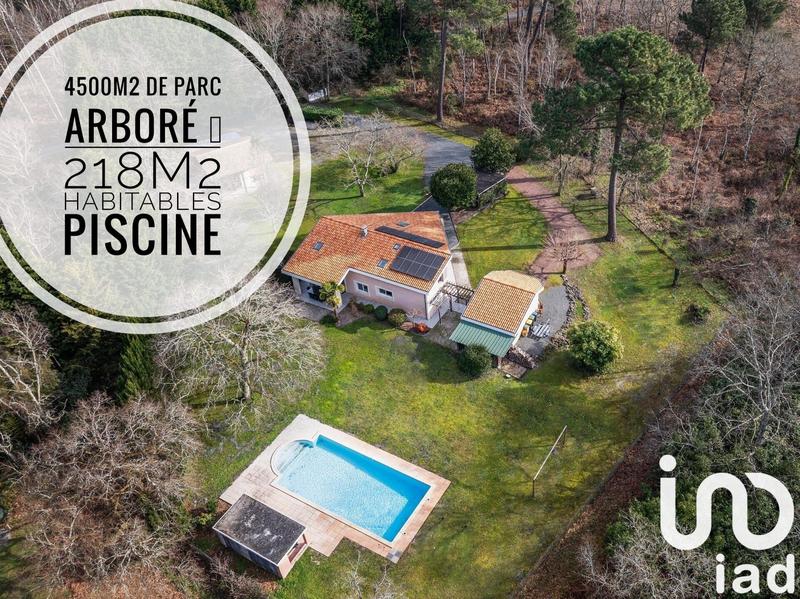 Maison - 218 m² - 7 pièces