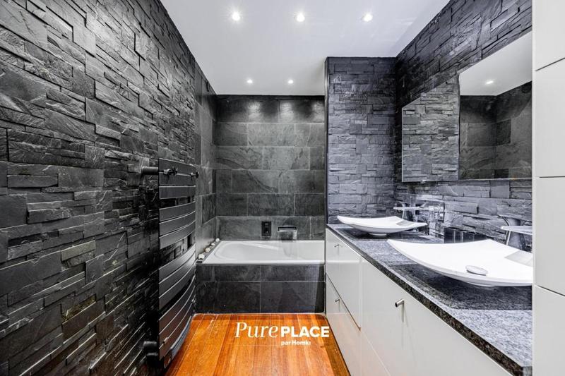 Maison - 225 m² - 6 pièces