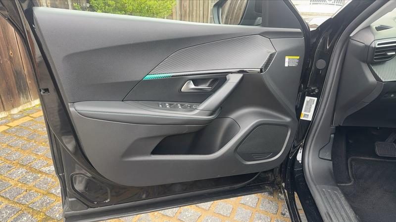 Peugeot 2008 1.2 PureTech 130 Eat8 Allure Business