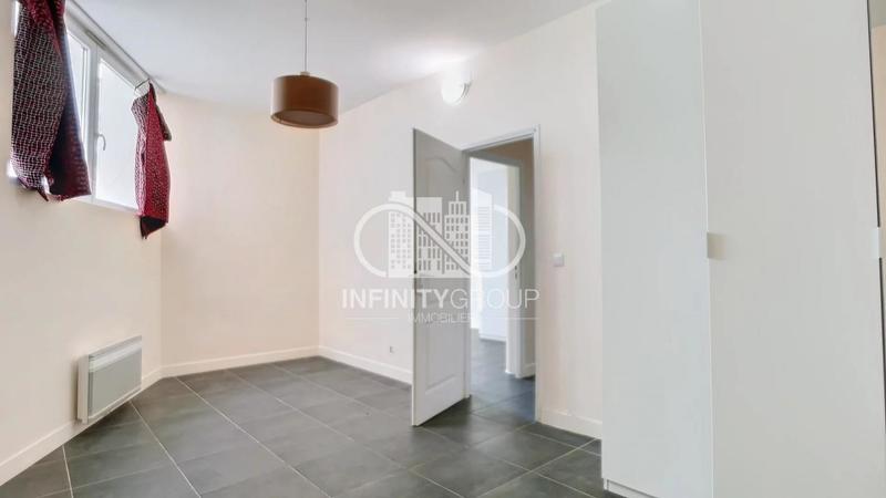 Studio - 184 m² - 8 pièces