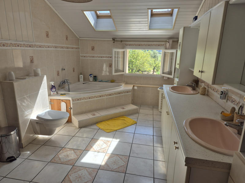 Maison - 200 m² - 10 pièces