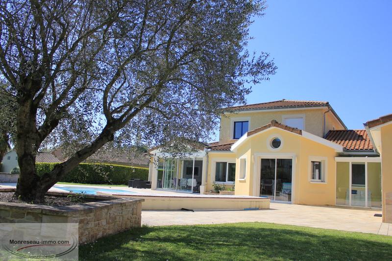 Propriété - 210 m² - 11 pièces