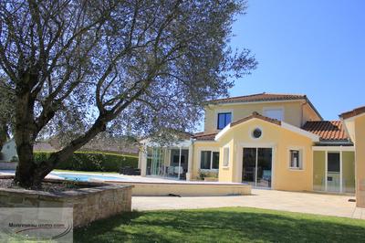 Propriété - 210 m² - 11 pièces