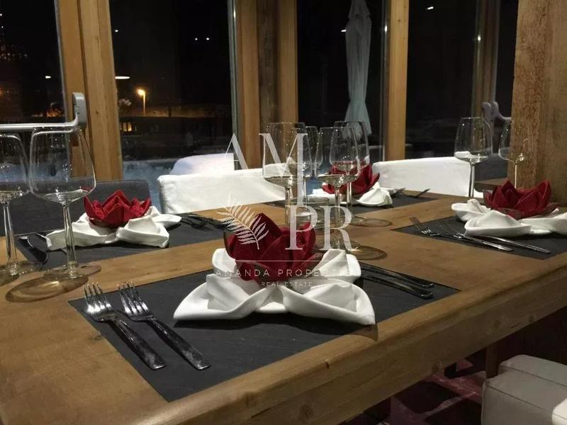 Châlet - 900 m² - 14 pièces