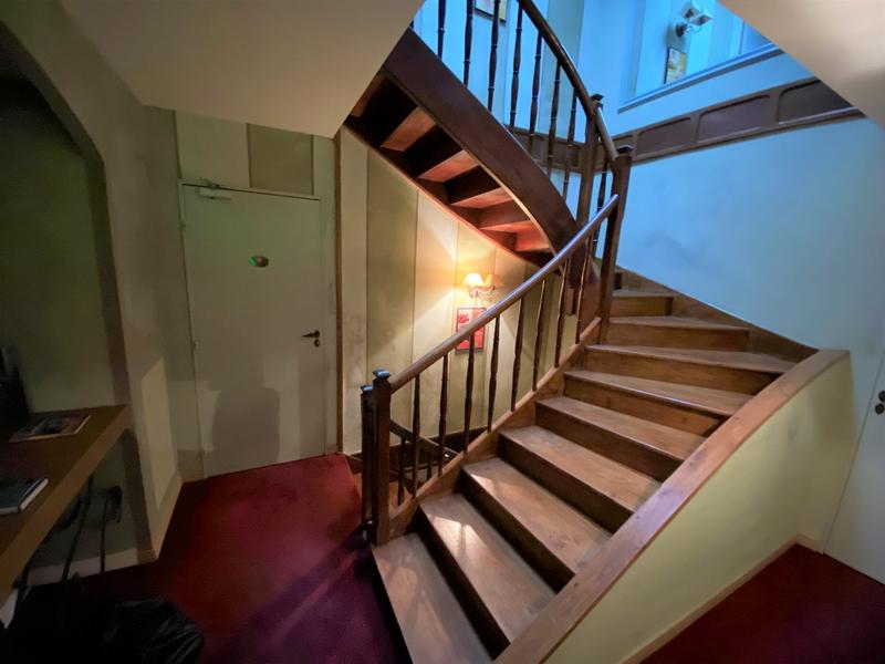 Propriété - 900 m² - 21 pièces