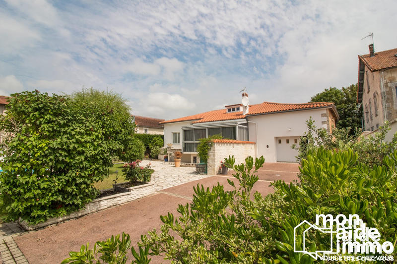 Maison - 220 m² - 5 pièces