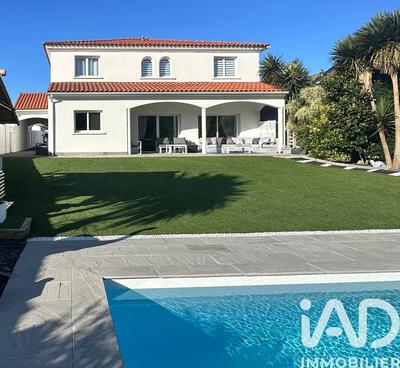 Maison - 328 m² - 6 pièces