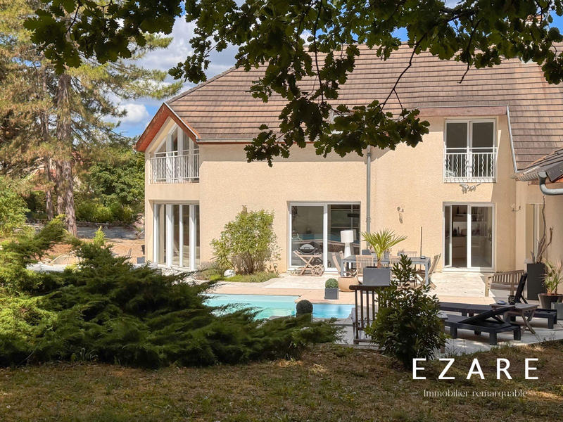 Maison - 257 m² - 10 pièces