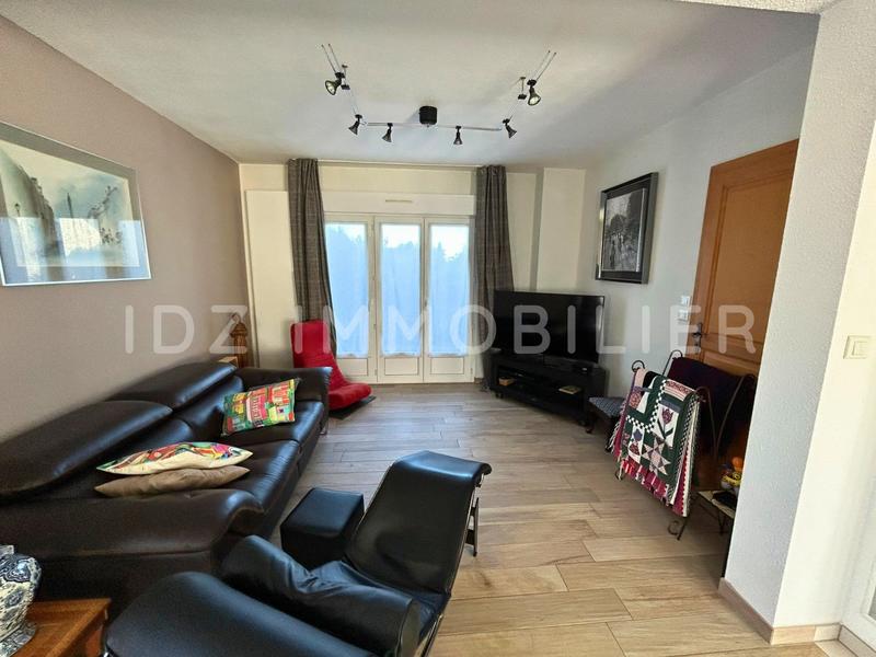 Villa - 221 m² - 6 pièces