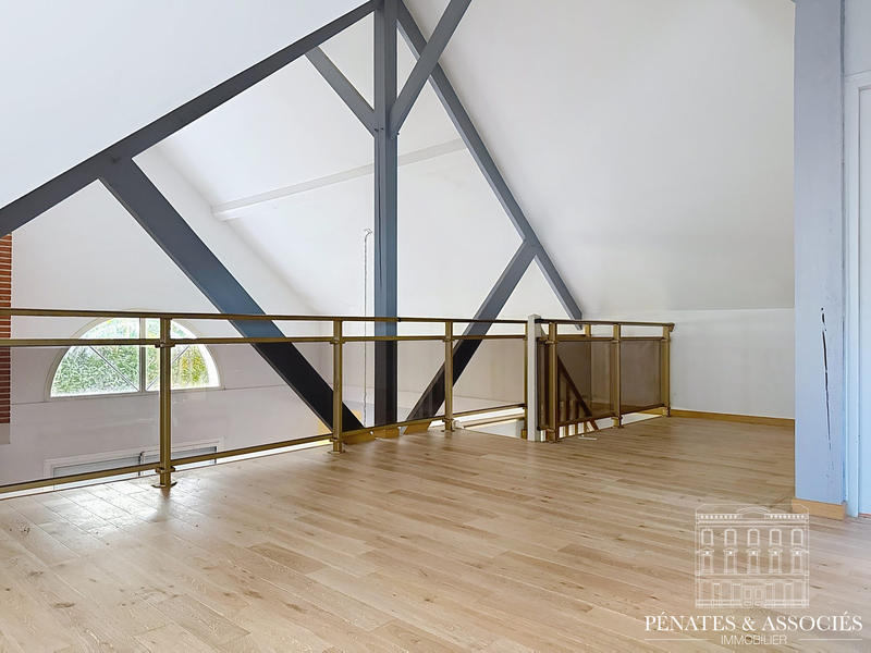 Maison - 241 m² - 8 pièces