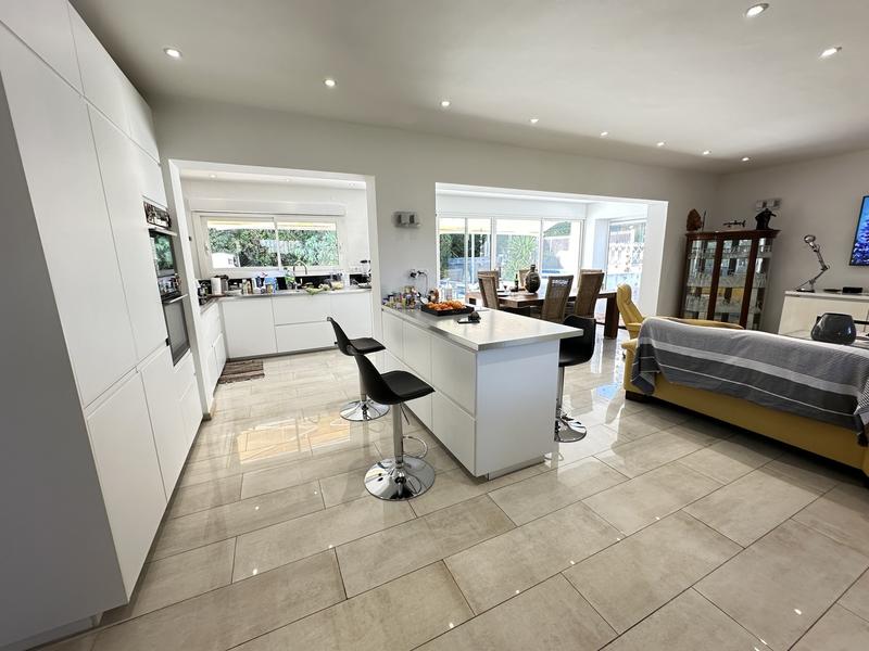 Maison - 220 m² - 10 pièces