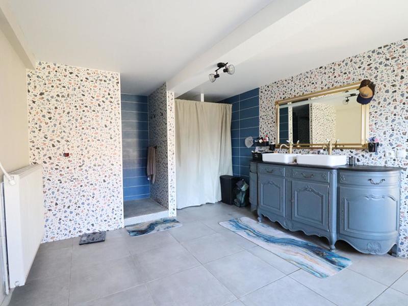 Corps de ferme - 350 m² - 6 pièces