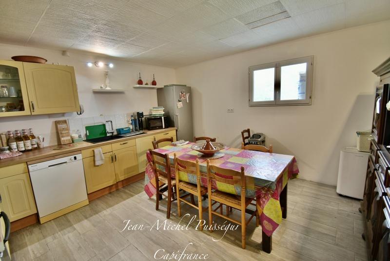 Maison - 230 m² - 8 pièces