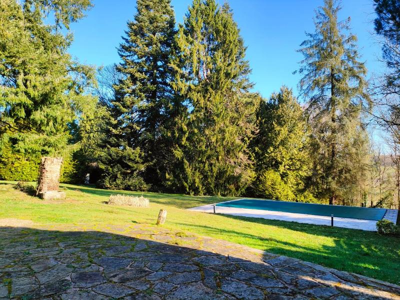 Propriété - 258 m² - 9 pièces