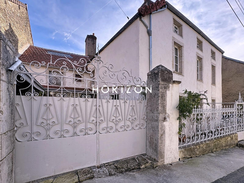 Maison ancienne - 266 m² - 10 pièces