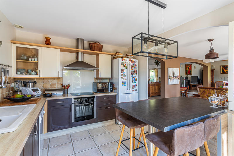 Maison - 185 m² - 8 pièces