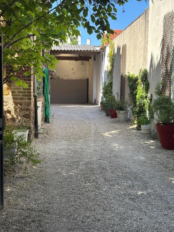 Propriété - 143 m² - 9 pièces