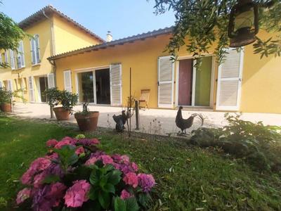 Propriété - 291 m² - 9 pièces