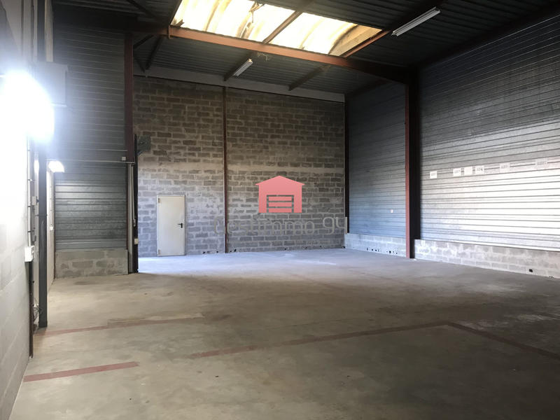 Entrepôt - 275 m²