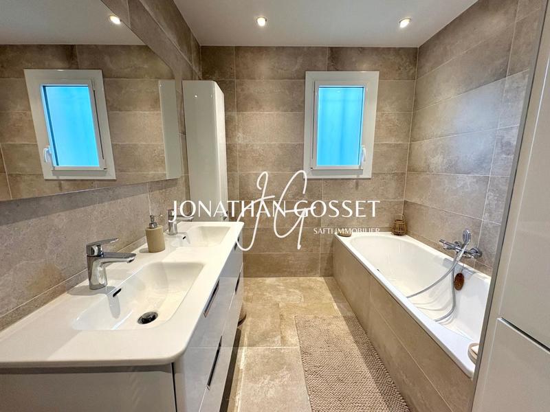 Maison - 152 m² - 7 pièces