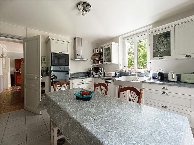 Maison - 300 m² - 12 pièces