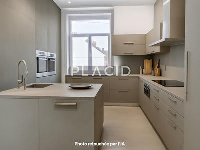 Maison - 230 m² - 5 pièces