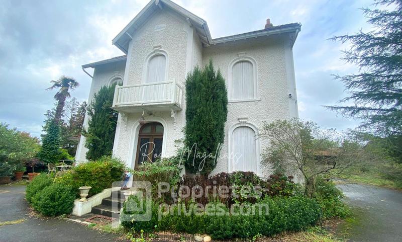 Maison - 225 m² - 8 pièces