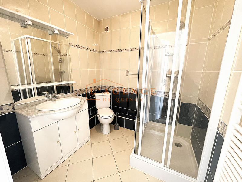 Maison - 239 m² - 6 pièces