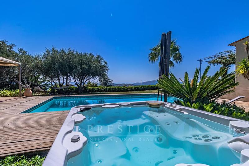 Maison - 179 m² - 8 pièces