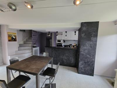 Maison - 275 m² - 9 pièces