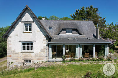 Maison - 245 m² - 10 pièces