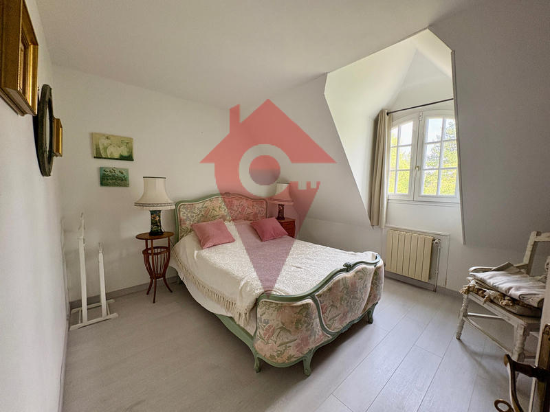 Maison - 233 m² - 8 pièces
