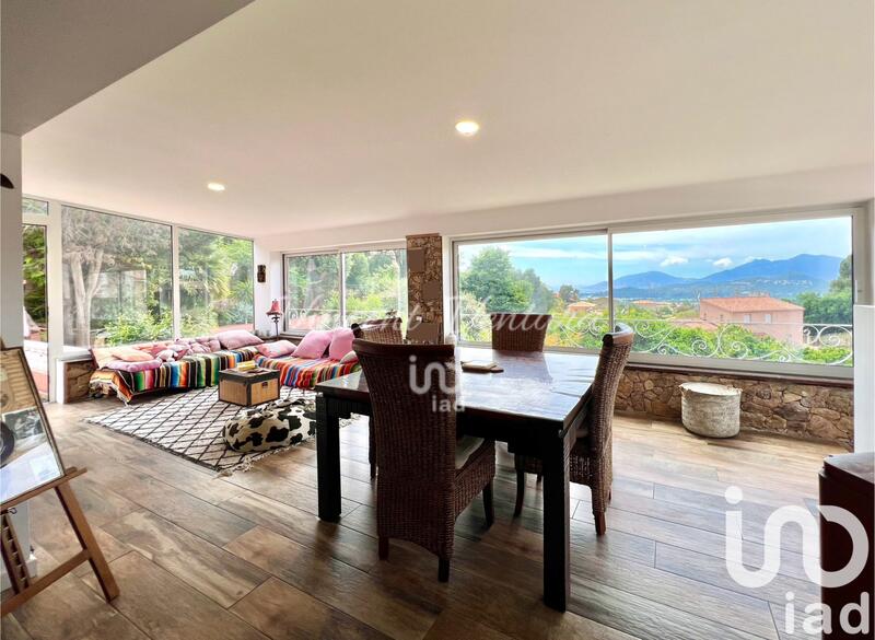 Maison - 216 m² - 8 pièces