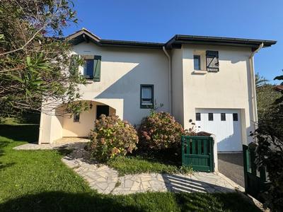 Maison - 102 m² - 5 pièces