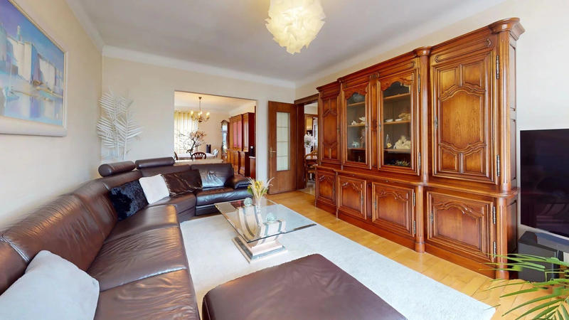 Maison - 226 m² - 7 pièces