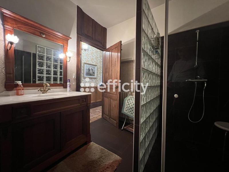 Maison - 213 m² - 10 pièces