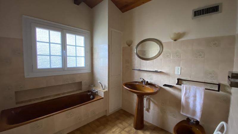 Maison - 210 m² - 6 pièces