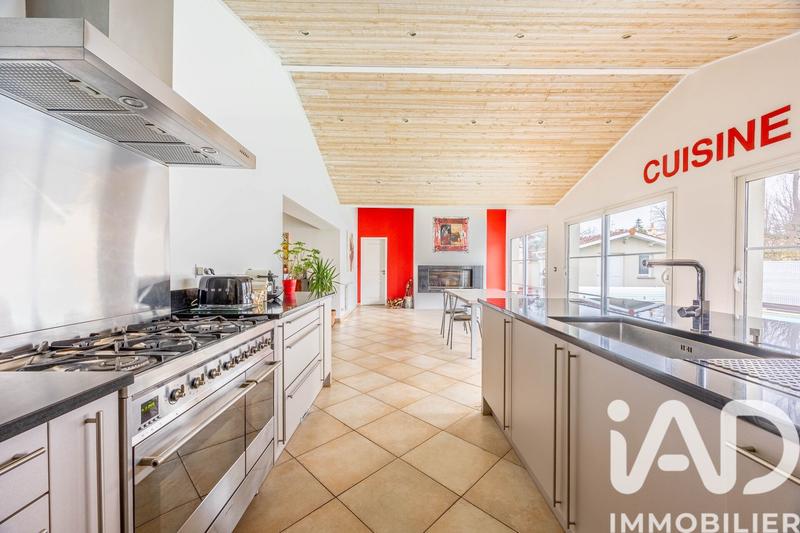 Maison - 250 m² - 7 pièces