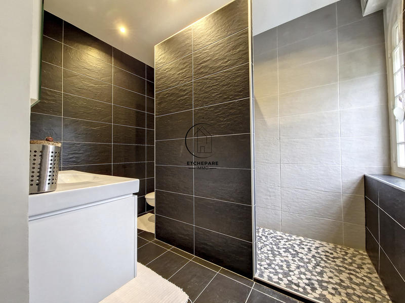 Maison - 351 m² - 7 pièces