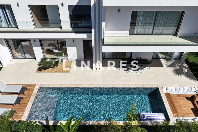 Maison - 230 m² - 5 pièces