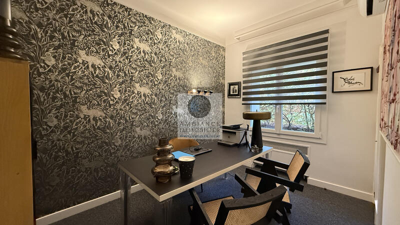 Maison - 342 m² - 9 pièces