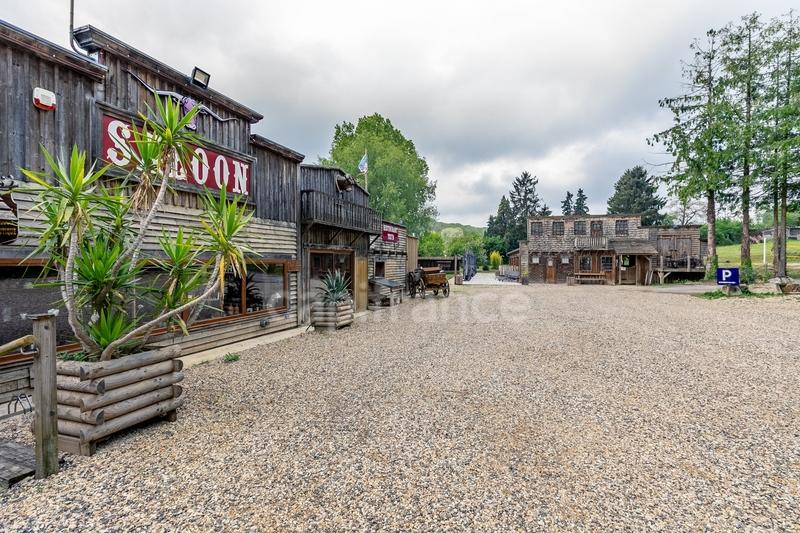 Propriété - 4 000 m² - 30 pièces